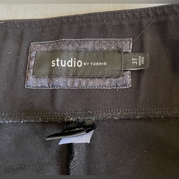 STUDIO BY TORRID PONTE PANT - Picture 2 of 3